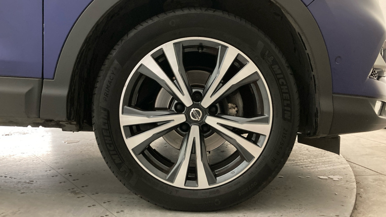 Nissan Qashqai 1.3 DiG-T N-Connecta 5dr Petrol Hatchback